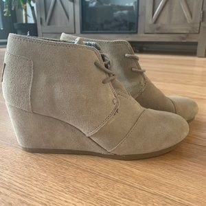 Tom’s Desert Wedge Tan Bootie